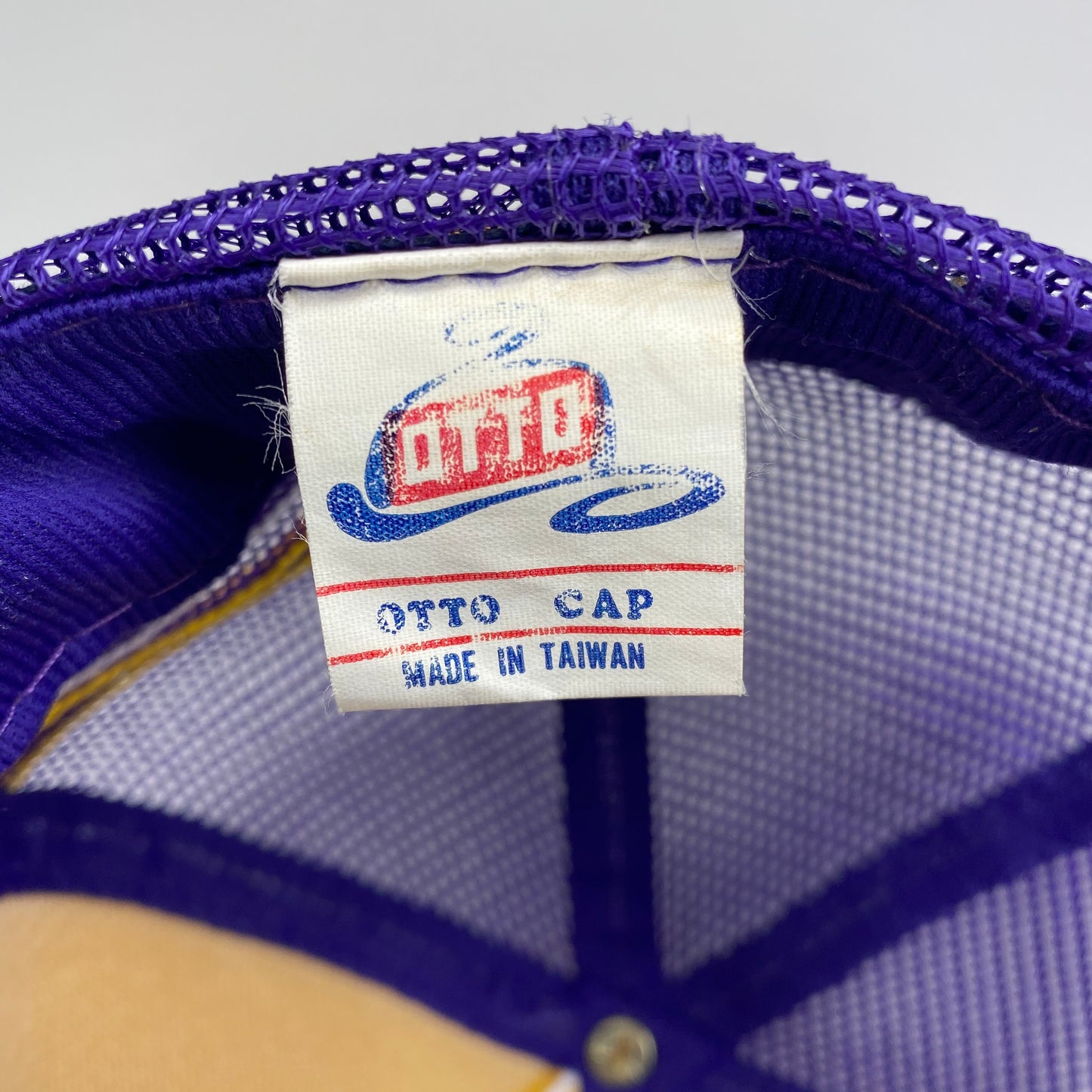 Vintage 1980s Los Angeles Lakers “LA’s Classic 6-Pack” Three Stripes Caricature Hat
